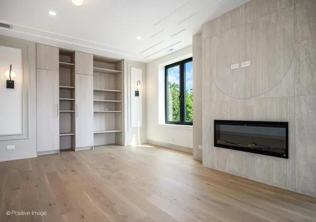 Listing Photo 4 - Condo for sale in building located at 1951 W Dickens Ave, Chicago, IL 60614 - Unit #3