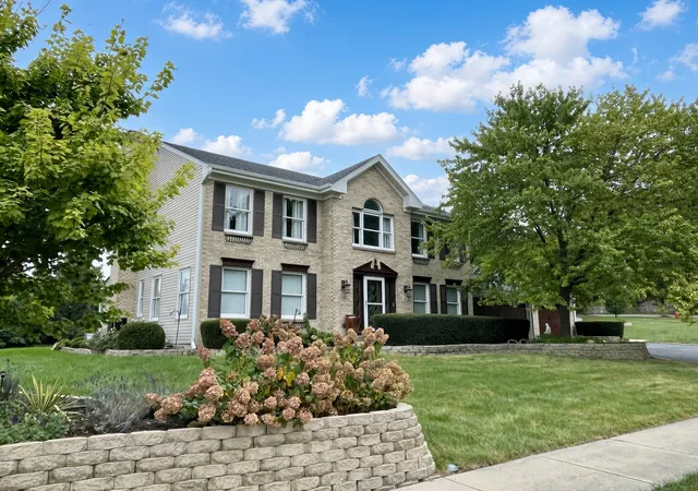 Photo 2 of Single family home for sale at 4 River Bnd Rd, Montgomery, IL 60538 | MLS# 12761641 | Listing updated on 2026-09-23