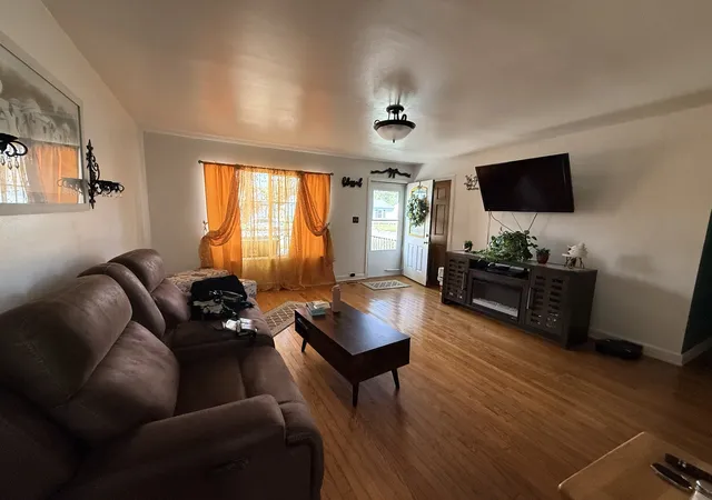 Photo 3 of Single family home for sale at 525 Laurel Ave, Romeoville, IL 60446 | MLS# 12761661 | Listing updated on 2026-10-07
