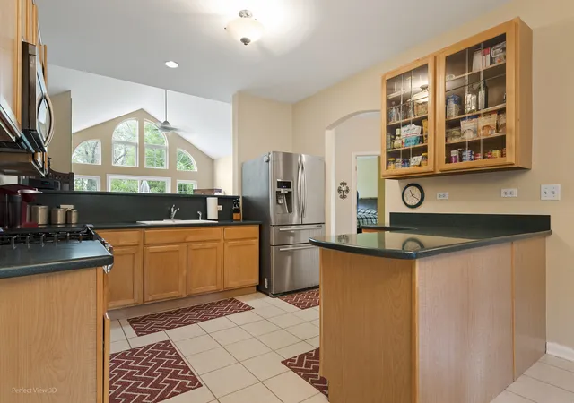 Photo 3 of Townhouse for sale at 11512 Lake Shore Dr, Orland Park, IL 60467 | MLS# 12761664 | Listing updated on 2026-09-24