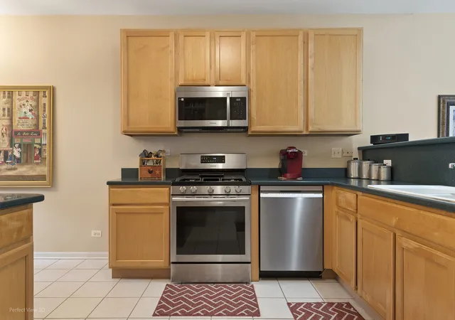 Photo 3 of Townhouse for sale at 11512 Lake Shore Dr, Orland Park, IL 60467 | MLS# 12761664 | Listing updated on 2026-09-24