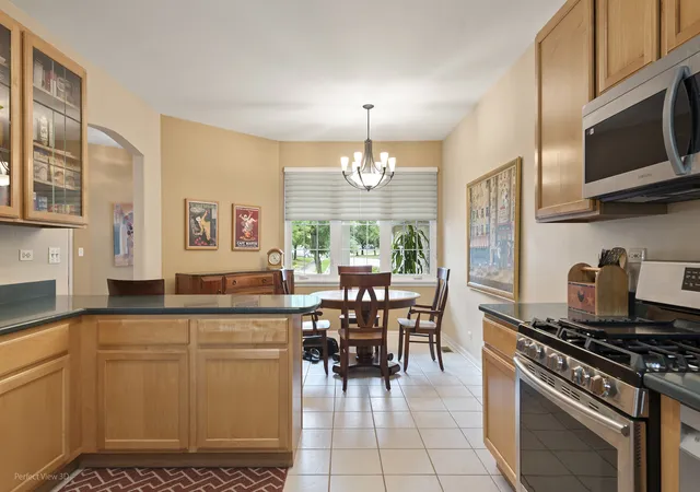 Photo 4 of Townhouse for sale at 11512 Lake Shore Dr, Orland Park, IL 60467 | MLS# 12761664 | Listing updated on 2026-09-24