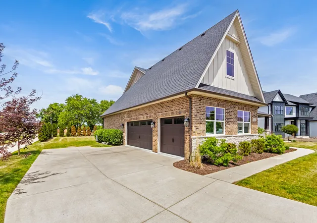 Photo 3 of Single family home for sale at 12711 Caruso Ct, Lemont, IL 60439 | MLS# 12761665 | Listing updated on 2026-09-22