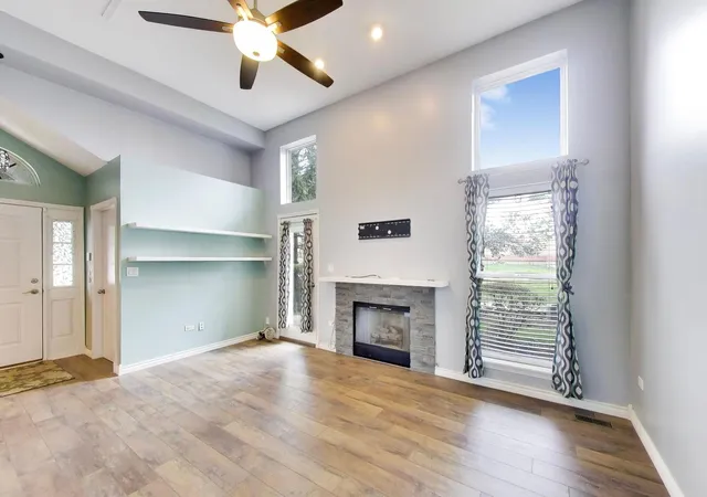Photo 3 of Townhouse for sale at 317 E Tall Oaks Ln, Itasca, IL 60143 | MLS# 12761679 | Listing updated on 2026-09-22