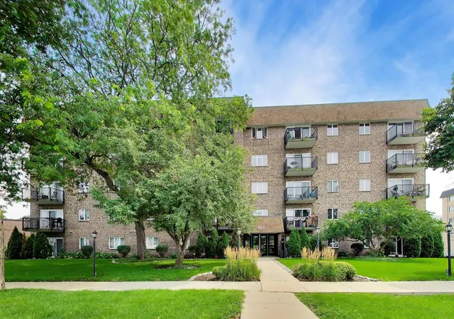Listing Photo 1 - Condo for sale in building located at 907 Curtiss St, Downers Grove, IL 60515 - Unit #404