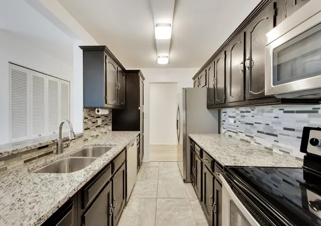 Listing Photo 4 - Condo for sale in building located at 907 Curtiss St, Downers Grove, IL 60515 - Unit #404