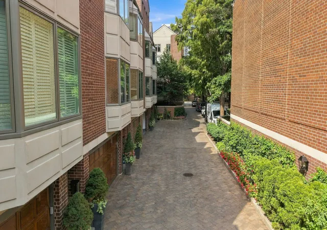 Photo 4 of Townhouse for sale at 55 W Goethe St #1232, Chicago, IL 60610 | MLS# 12761690 | Listing updated on 2026-10-20