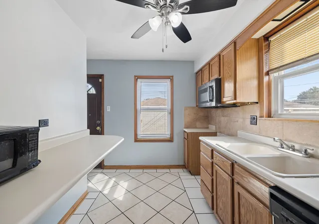 Photo 4 of Single family home for sale at 2868 W 84th Street, Chicago, IL 60652 | MLS# 12761691 | Listing updated on 2026-09-28