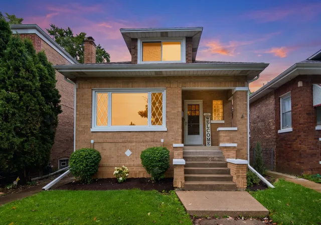 Photo 1 of Single family home for sale at 4213 Elm Ave, Brookfield, IL 60513 | MLS# 12761693 | Listing updated on 2026-09-30