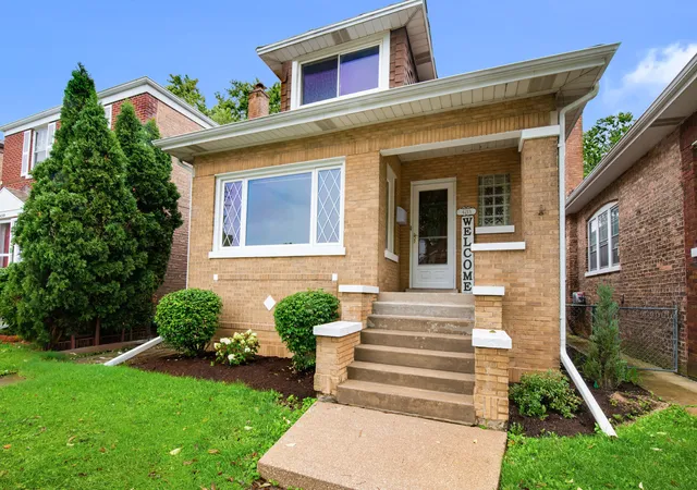 Photo 2 of Single family home for sale at 4213 Elm Ave, Brookfield, IL 60513 | MLS# 12761693 | Listing updated on 2026-09-30