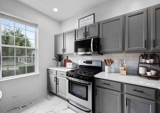 Photo 4 of Townhouse for sale at 43 N Palazzo Dr, Addison, IL 60101 | MLS# 12761695 | Listing updated on 2026-09-25