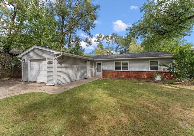 Single family home for sale at 10 Tahoe St, Thornton, IL 60476 | MLS# 12761701