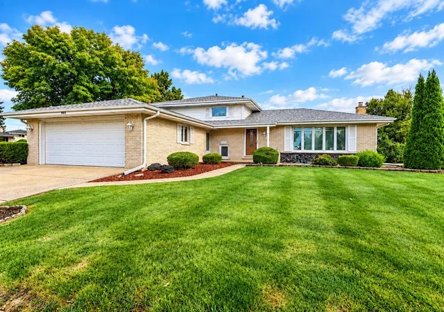 Single family home for sale at 1023 S Lancaster St, Mount Prospect, IL 60056 | MLS# 12761717