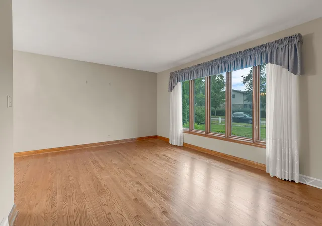 Photo 4 of Single family home for sale at 1023 S Lancaster St, Mount Prospect, IL 60056 | MLS# 12761717 | Listing updated on 2026-09-24