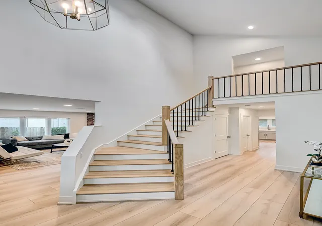 Photo 3 of Single family home for sale at 5615 S Elm St, Hinsdale, IL 60521 | MLS# 12761730 | Listing updated on 2026-09-24