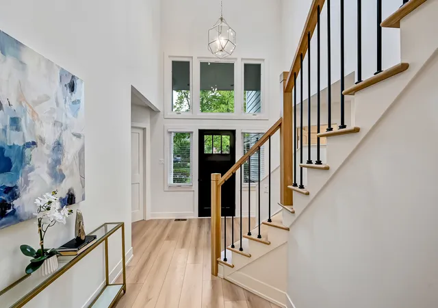 Photo 3 of Single family home for sale at 5615 S Elm St, Hinsdale, IL 60521 | MLS# 12761730 | Listing updated on 2026-09-24