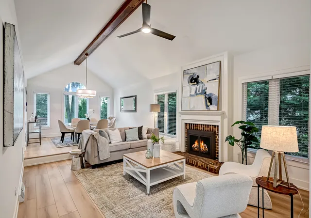 Photo 4 of Single family home for sale at 5615 S Elm St, Hinsdale, IL 60521 | MLS# 12761730 | Listing updated on 2026-09-24