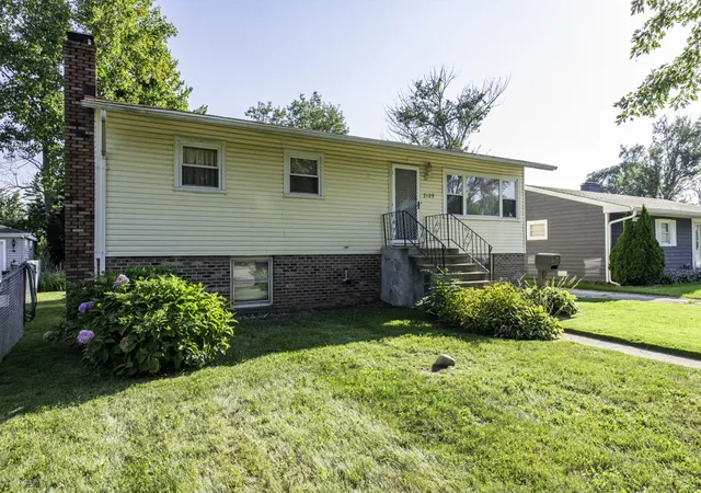 Photo 3 of Single family home for sale at 2109 W Pacific Ave, Waukegan, IL 60085 | MLS# 12761734 | Listing updated on 2026-09-23