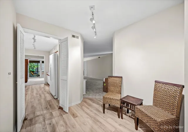 Listing Photo 5 - Condo for sale in building located at 710 Saint Andrews Ln, Crystal Lake, IL 60014 - Unit #23