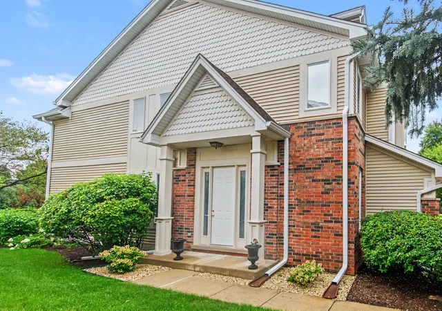 Photo 3 of Townhouse for sale at 360 Parkview Ter, Buffalo Grove, IL 60089 | MLS# 12761747 | Listing updated on 2026-09-22