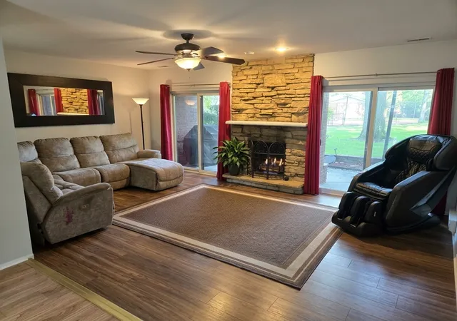 Photo 3 of Townhouse for sale at 416 S Dee Rd #0, Park Ridge, IL 60068 | MLS# 12761754 | Listing updated on 2026-10-07