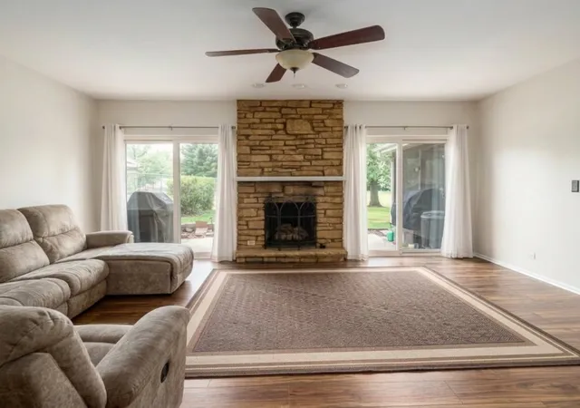 Photo 4 of Townhouse for sale at 416 S Dee Rd #0, Park Ridge, IL 60068 | MLS# 12761754 | Listing updated on 2026-10-08