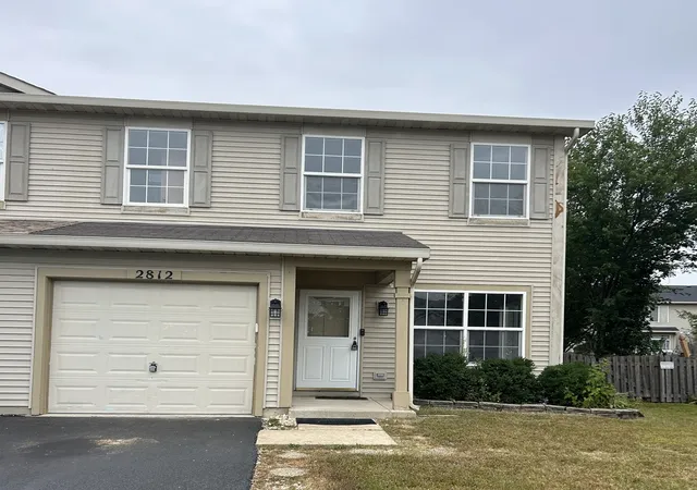 Photo 2 of Townhouse for sale at 2812 Troon Dr, Montgomery, IL 60538 | MLS# 12761773 | Listing updated on 2026-09-22