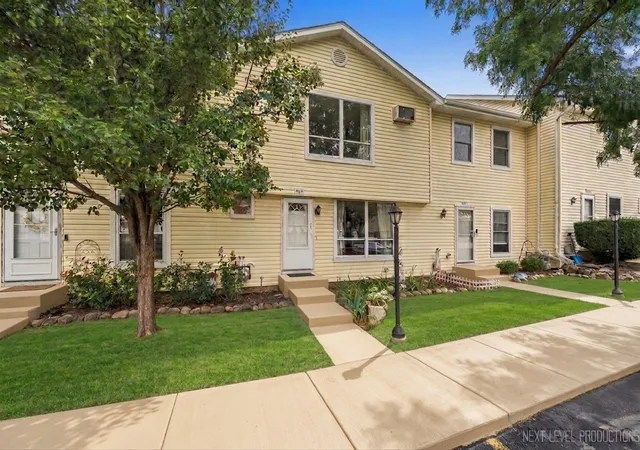 Townhouse for sale at 114 Raintree Ct, Aurora, IL 60504 | MLS# 12761789