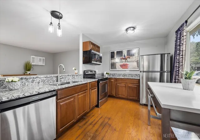 Photo 4 of Townhouse for sale at 114 Raintree Ct, Aurora, IL 60504 | MLS# 12761789 | Listing updated on 2026-09-24
