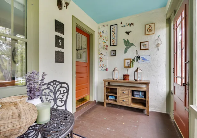 Photo 4 of Single family home for sale at 3 Center St, Algonquin, IL 60102 | MLS# 12761806 | Listing updated on 2026-10-24