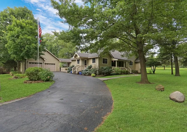 Photo 1 of Single family home for sale at 1036 Charles Ave, Gurnee, IL 60031 | MLS# 12761808 | Listing updated on 2026-10-09