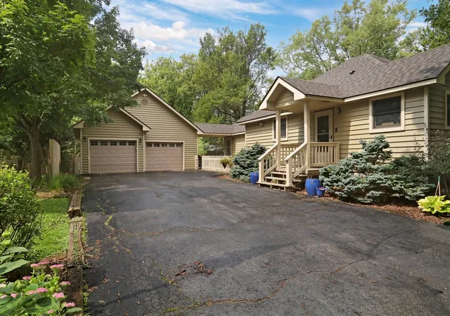 Photo 3 of Single family home for sale at 1036 Charles Ave, Gurnee, IL 60031 | MLS# 12761808 | Listing updated on 2026-10-09