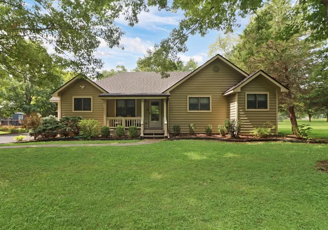Photo 3 of Single family home for sale at 1036 Charles Ave, Gurnee, IL 60031 | MLS# 12761808 | Listing updated on 2026-10-09