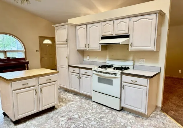 Photo 2 of Single family home for sale at 17 Heather Dr, Lasalle, IL 61301 | MLS# 12761811 | Listing updated on 2026-09-29