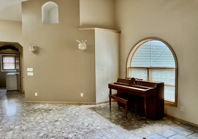 Photo 3 of Single family home for sale at 17 Heather Dr, Lasalle, IL 61301 | MLS# 12761811 | Listing updated on 2026-09-29