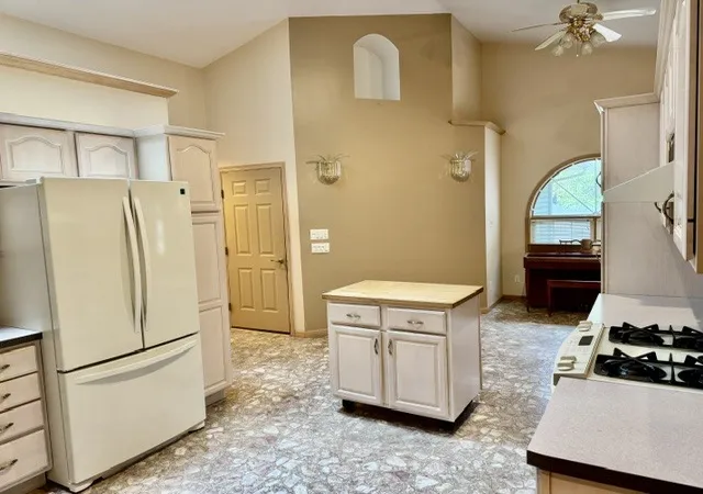 Photo 3 of Single family home for sale at 17 Heather Dr, Lasalle, IL 61301 | MLS# 12761811 | Listing updated on 2026-09-29