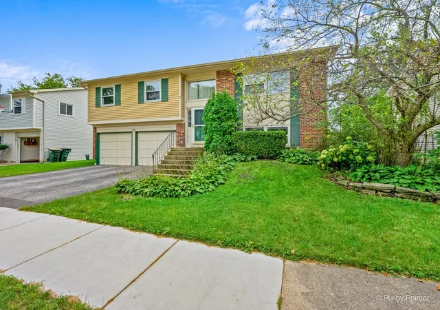 Photo 2 of Single family home for sale at 1485 Westbury Dr, Hoffman Estates, IL 60192 | MLS# 12761818 | Listing updated on 2026-09-23