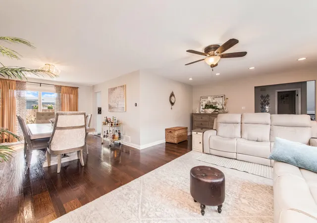 Photo 3 of Townhouse for sale at 49 Park Ln #49, Park Ridge, IL 60068 | MLS# 12761827 | Listing updated on 2026-09-22