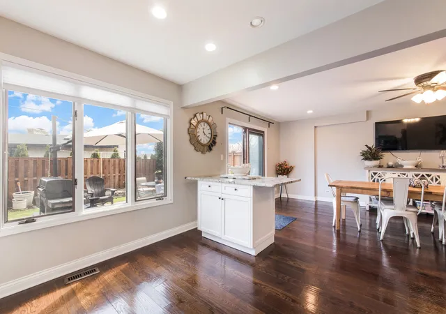 Photo 4 of Townhouse for sale at 49 Park Ln #49, Park Ridge, IL 60068 | MLS# 12761827 | Listing updated on 2026-09-22