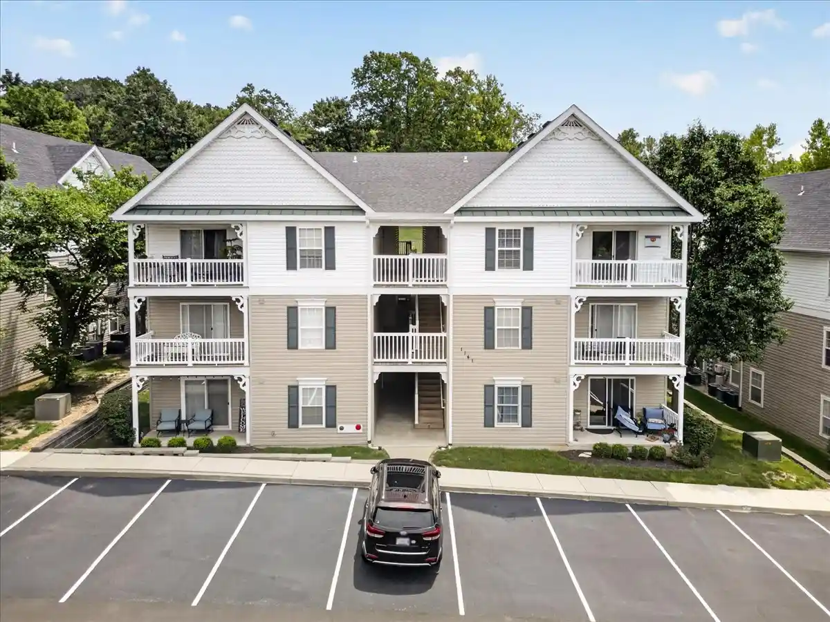 Listing Photo 1 - Condo for sale in 1141 Arbor Creek Dr located at 1141 Arbor Creek Dr, Kirkwood, MO 63122 - Unit #1D