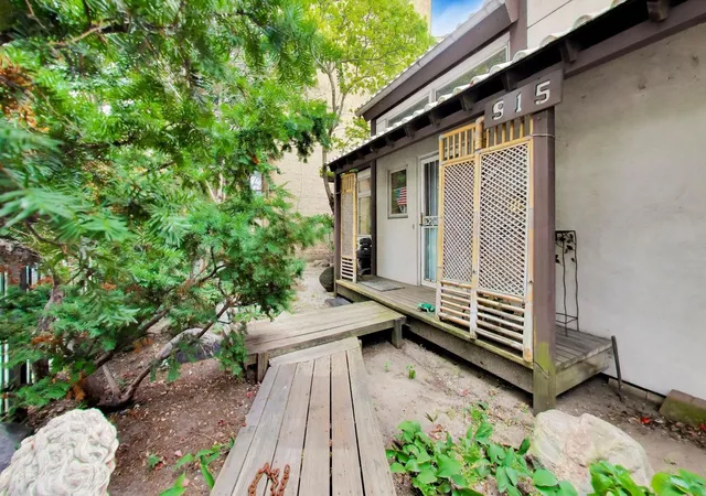 Photo 4 of Single family home for sale at 915 W Lawrence Ave, Chicago, IL 60640 | MLS# 12761851 | Listing updated on 2026-09-27