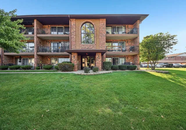 Photo 1 of Condo for sale at 11003 Stony Crk Dr #2A, Palos Hills, IL 60465 | MLS# 12761863 | Listing updated on 2026-09-23
