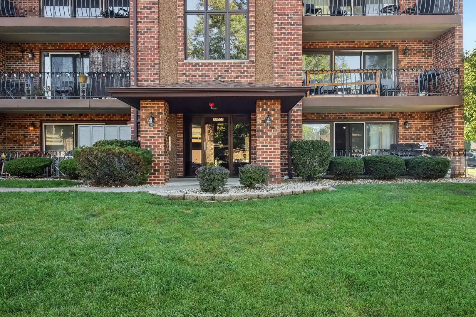 Listing Photo 2 - Condo for sale in 11003 Stony Creek Dr located at 11003 Stony Creek Dr, Palos Hills, IL 60465 - Unit #2A