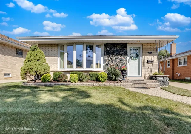 Photo 1 of Single family home for sale at 2923 Downing Ave W, Westchester, IL 60154 | MLS# 12761872 | Listing updated on 2026-10-08