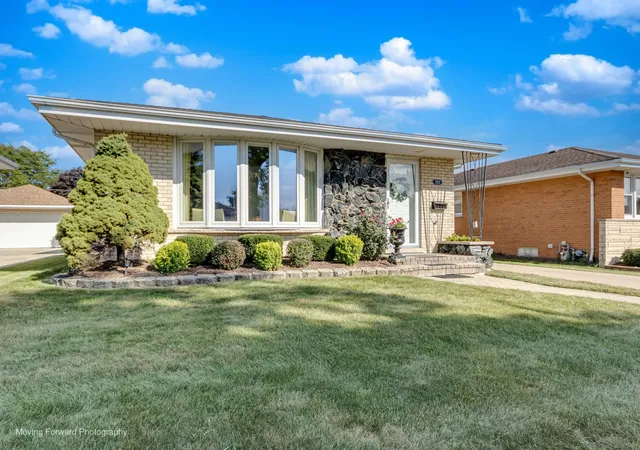 Photo 2 of Single family home for sale at 2923 Downing Ave W, Westchester, IL 60154 | MLS# 12761872 | Listing updated on 2026-10-08