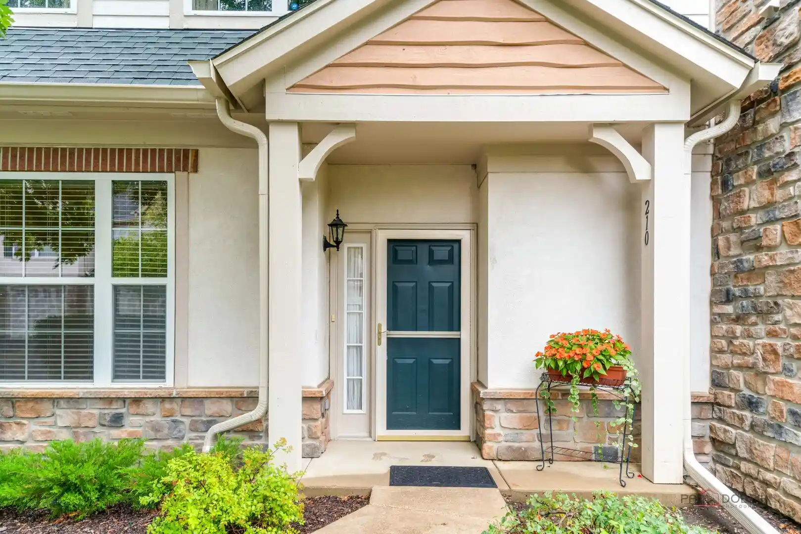 Listing Photo 2 - Condo for sale in 210 Shadow Creek Cir located at 210 Shadow Creek Cir, Vernon Hills, IL 60061 - Unit #210