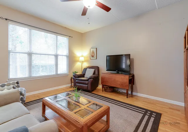 Listing Photo 4 - Condo for sale in building located at 210 Shadow Creek Cir, Vernon Hills, IL 60061 - Unit #210