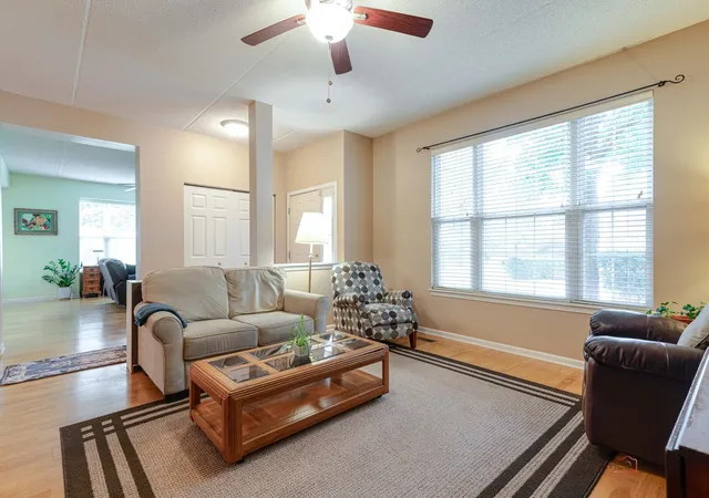 Listing Photo 5 - Condo for sale in building located at 210 Shadow Creek Cir, Vernon Hills, IL 60061 - Unit #210