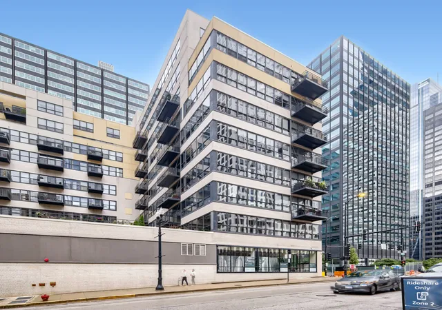 Photo 3 of Condo for sale at 130 S Canal St #419, Chicago, IL 60606 | MLS# 12761902 | Listing updated on 2026-09-22