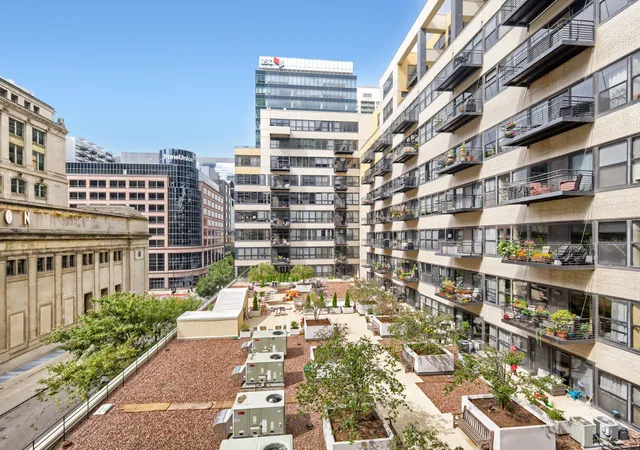 Photo 4 of Condo for sale at 130 S Canal St #419, Chicago, IL 60606 | MLS# 12761902 | Listing updated on 2026-09-22